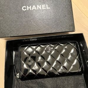 Chanel Zip Around Wallet - All black